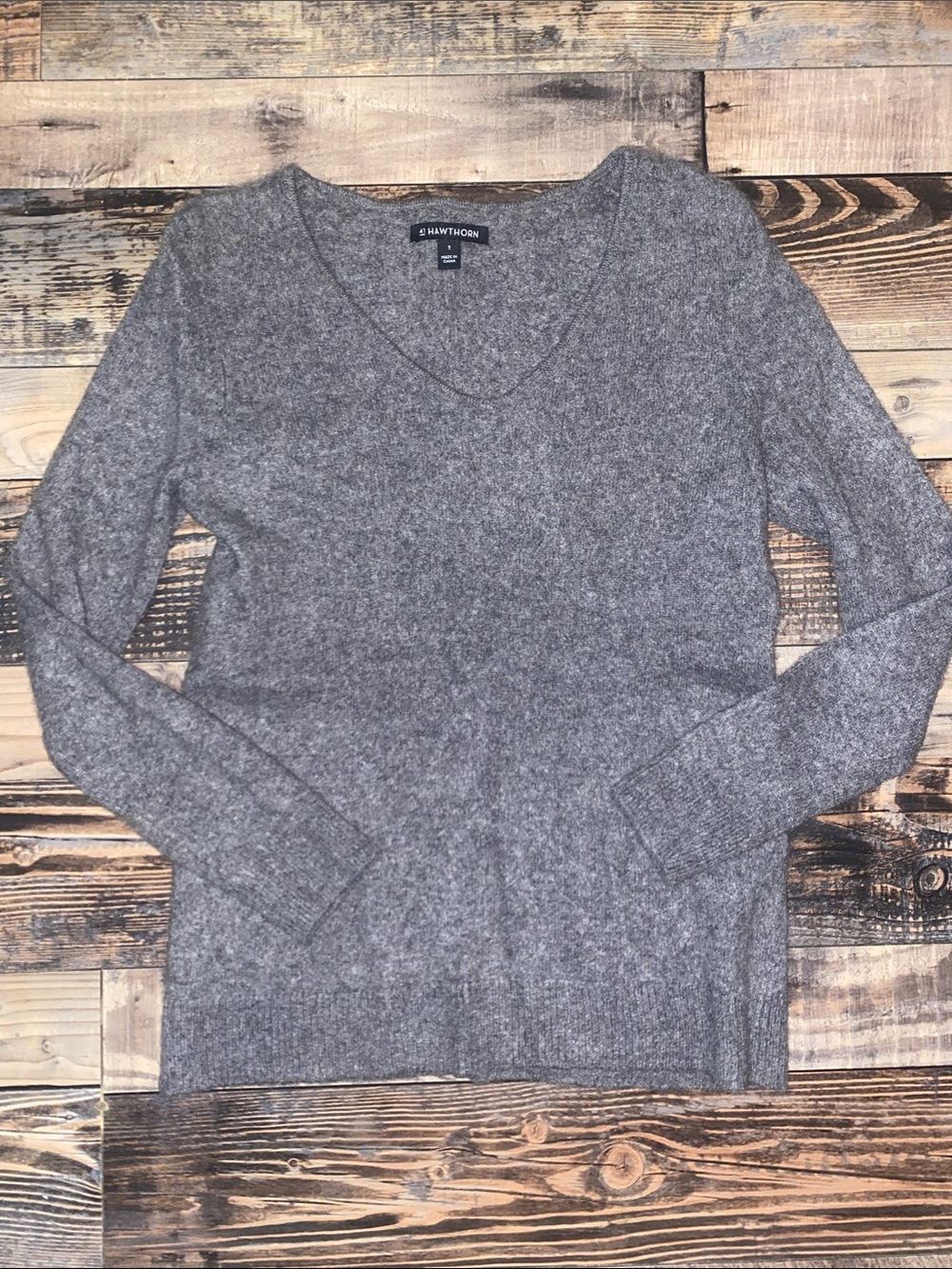 41 Hawthorn Cashmere Heather Gray V-Neck Sweater